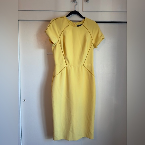 Maggy London Dresses & Skirts - Maggy London Sunny Yellow Dress EUC Size 6
Fall 💛